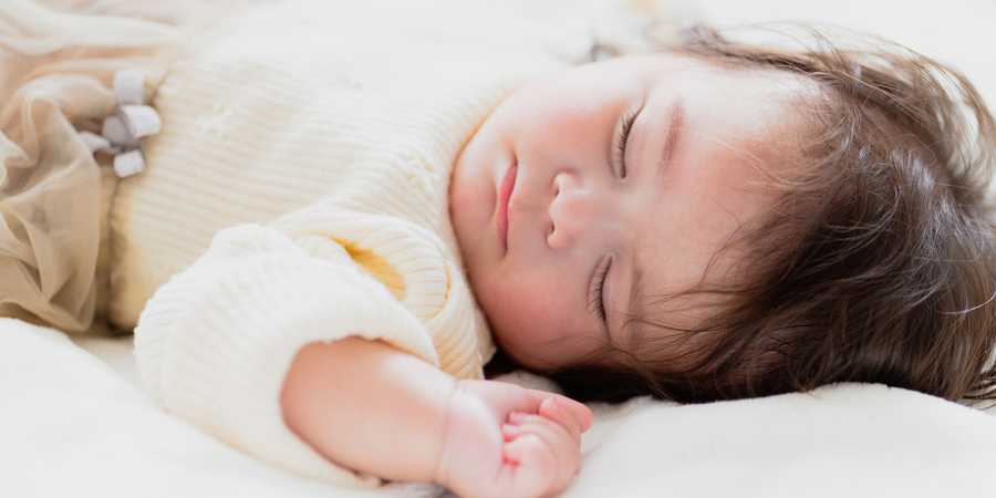 月齢別 赤ちゃんの睡眠時間はどれくらい 助産師が教える睡眠リズムの整え方 まなべび