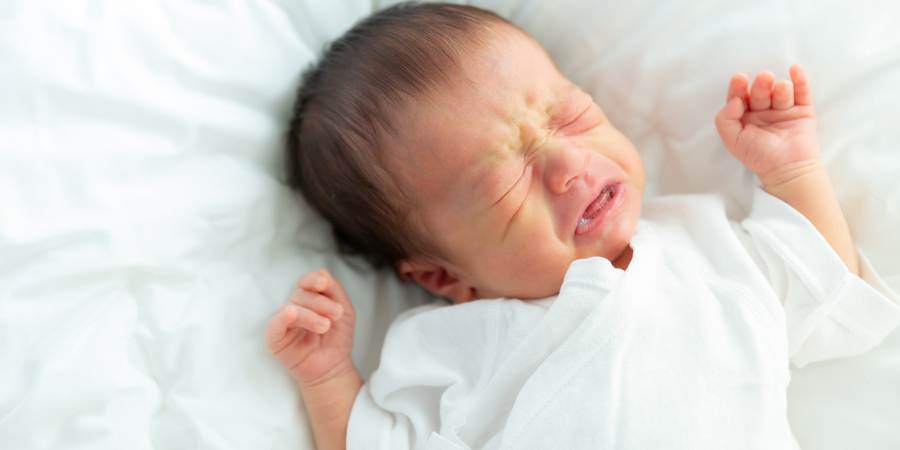 新生児の赤ちゃんがうなる理由 医師監修 苦しそうな時の対処 まなべび