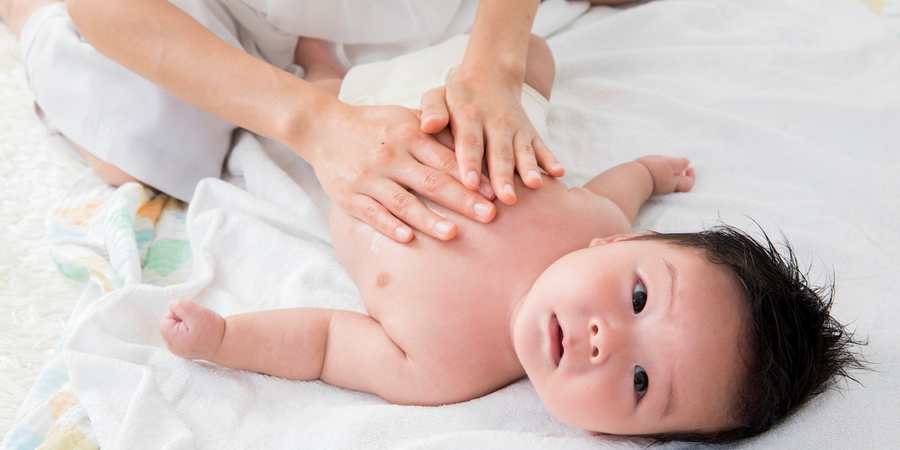 乳児湿疹の原因とは 小児科医 アトピーとの違い 赤ちゃんのスキンケア まなべび