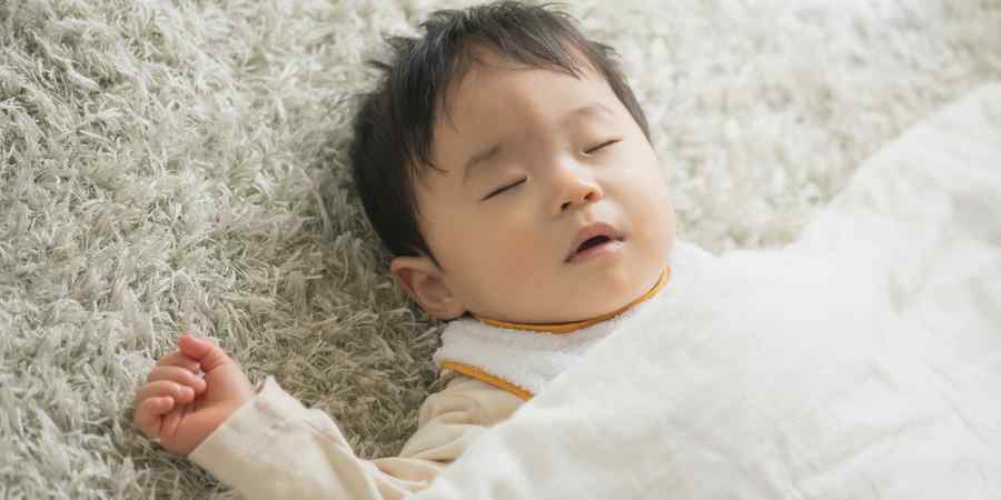 生後1ヶ月の生活リズム 助産師 赤ちゃんの睡眠時間を整えるコツ まなべび