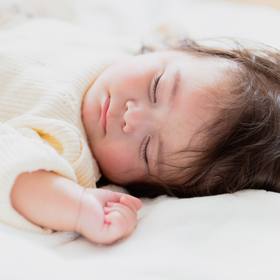 寝ぐずりとは いつまで 助産師 赤ちゃんの寝ぐずり原因と対処 まなべび